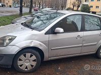 Usata Ford Fiesta 69 CV (50 kW) 2007 Grigio Utilitaria