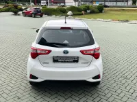 Usata Toyota Yaris Hybrid Business Edition 73 CV (53 kW) 2019 Bianco Berlina
