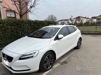 Usata Volvo V40 Business Edition 122 CV (89 kW) 2019 Bianco Berlina