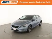 Usata Volvo V40 150 CV (110 kW) 2018 Bluazzurro Berlina