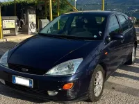 Usata Ford Focus Ghia 90 CV (66 kW) 2001 Blu/azzurro Berlina
