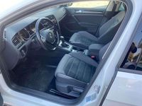 Begagnad VW Golf VIII Highline 131 HK (96 kW) 2020 Vit Sedan