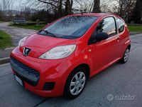 Usata Peugeot 107 68 CV (50 kW) 2011 Rosso Utilitaria