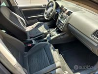 Usata VW Golf V 105 CV (77 kW) 2006 Blu Utilitaria