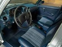 Usata Mercedes 250 129 CV (94 kW) 1978 Grigio Berlina