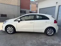 Usado Kia Rio 75 HP (55 kW) 2017 Branco Sedan