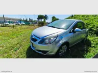 Usado Opel Corsa Edition 95 HP (69 kW) 2011 Prateado Sedan