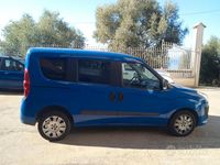 Begagnad Fiat Doblò Emotion 105 HK (77 kW) 2012 Blå Minibuss