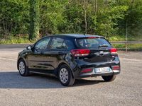Usado Kia Rio 84 CV (61 kW) 2017 Negro Berlina