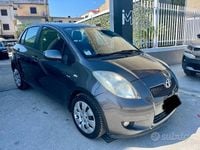 Usata Toyota Yaris Sol 89 CV (65 kW) 2007 Grigio Utilitaria