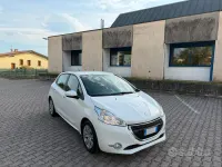 Usata Peugeot 208 Allure 68 CV (50 kW) 2014 Bianco Utilitaria