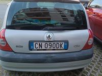 Usata Renault Clio II Privilege 75 CV (55 kW) 2004 Grigio Berlina