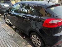 Usado Kia Rio 85 HP (62 kW) 2011 Preto Citadino