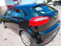 Usata Kia Rio 75 CV (55 kW) 2014 Nero Berlina