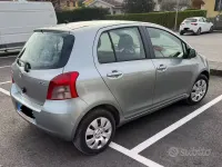Usata Toyota Yaris 69 CV (50 kW) 2006 Grigio Berlina