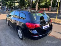 Usata Opel Astra 110 CV (80 kW) 2011 Nero Station wagon
