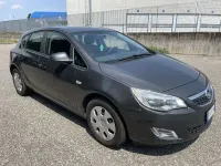Usata Opel Astra Cosmo 101 CV (74 kW) 2012 Other Berlina