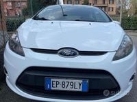 Usata Ford Fiesta 96 CV (70 kW) 2012 Bianco Utilitaria