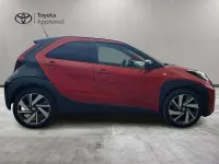 Usata Toyota Aygo X Lounge 72 CV (52 kW) 2022 Chili red & black SUV