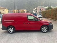Usata VW Caddy Maxi Business 102 CV (75 kW) 2024 Rosso Monovolume