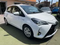 Usata Toyota Yaris Hybrid Business Edition 73 CV (53 kW) 2018 Bianco Berlina
