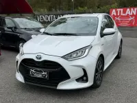 Usata Toyota Yaris Hybrid Lounge 92 CV (67 kW) 2021 Bianco Utilitaria