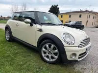 Usata Mini Cooper D 109 CV (80 kW) 2010 Beige Utilitaria