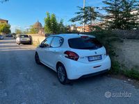 Usata Peugeot 208 82 CV (60 kW) 2016 Bianco Utilitaria