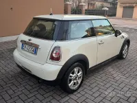 Usata Mini Cooper 75 CV (55 kW) 2011 Beige Utilitaria