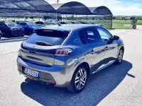Usata Peugeot 208 Allure 101 CV (74 kW) 2023 Grigio Utilitaria