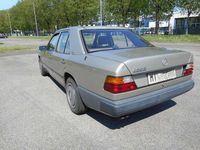 Usata Mercedes E260 120 CV (88 kW) 1985 Bronzo Berlina