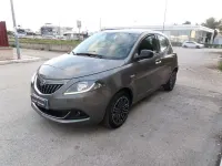 Usata Lancia Ypsilon Gold 69 CV (50 kW) 2022 Grigio pietra metallizzato Utilitaria