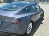 Usata Tesla Model 3 RWD 88 kW (120 CV) 2022 Grigio Berlina