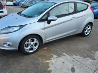 Usata Ford Fiesta Titanium 82 CV (60 kW) 2012 Argento Berlina