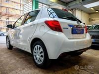 Usata Toyota Yaris Active 69 CV (50 kW) 2015 Bianco Utilitaria