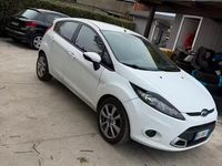 Usata Ford Fiesta Business Edition 97 CV (71 kW) 2011 Bianco Utilitaria