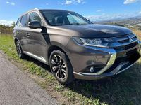 Usata Mitsubishi Outlander P-HEV Instyle 121 CV (88 kW) 2016 Grigio SUV