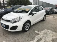 Usata Kia Rio EX 86 CV (63 kW) 2013 Bianco Berlina