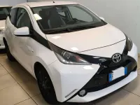 Usata Toyota Aygo X-play 69 CV (50 kW) 2017 Bianco Utilitaria