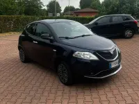 Usata Lancia Ypsilon Gold 69 CV (50 kW) 2018 Blu/azzurro Utilitaria