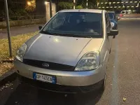 Usata Ford Fiesta Zetec 75 CV (55 kW) 2004 Grigio Utilitaria