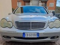 Usata Mercedes C220 Elegance 143 CV (105 kW) 2002 Argento Berlina