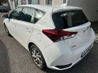 Usata Toyota Auris Comfort 116 CV (85 kW) 2016 Super white 2 Utilitaria
