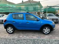 Usata Dacia Sandero Stepway 90 CV (66 kW) 2016 Blu Berlina