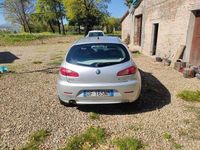 Begagnad Alfa Romeo 147 Distinctive 105 HK (77 kW) 2007 Silver Halvkombi