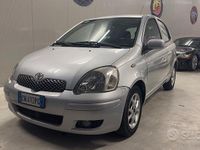 Usata Toyota Yaris 87 CV (63 kW) 2005 Grigio Utilitaria