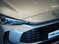 Nuova MG ZS Luxury 102 CV (75 kW) 2026 Cosmic silver SUV