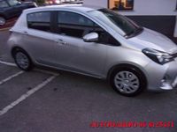 Usata Toyota Yaris Lounge 74 CV (54 kW) 2014 Argento Utilitaria