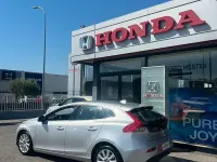 Usata Volvo V40 Momentum 115 CV (84 kW) 2015 Grigio Berlina