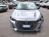 Usata Peugeot 208 Allure 102 CV (75 kW) 2025 Grigio Utilitaria